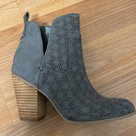 Carlos By Carlos Santana Booties - Picture 3 of 12
